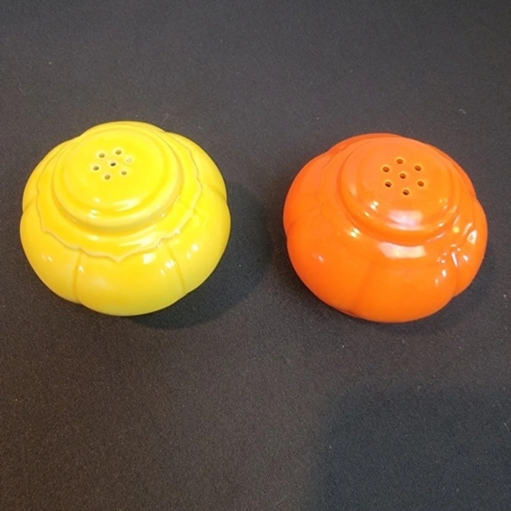 Homer Laughlin Salt & Pepper Shaker Riviera Tango‎ (Fiestaware cousin) red yell